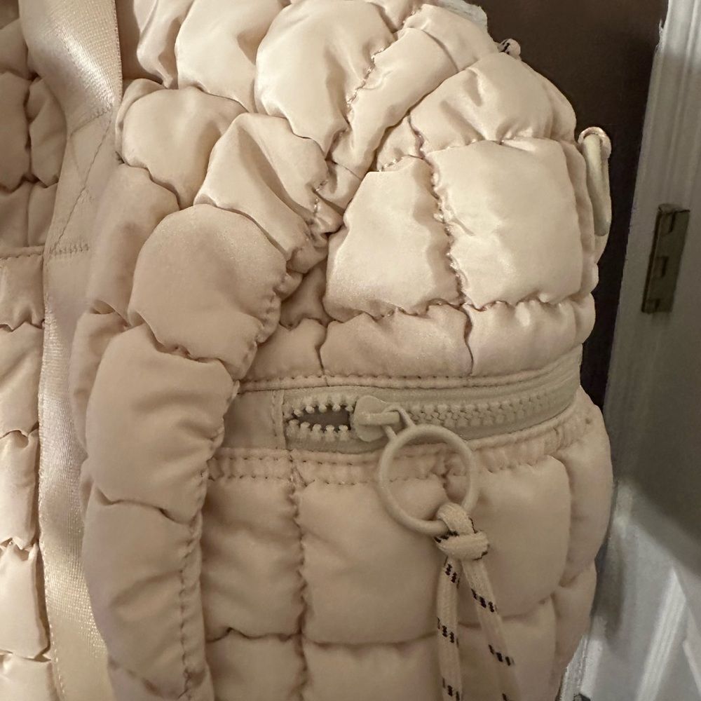 Urban expressions Elegant Cream Quilted Women's Bag NWT - Picture 3 of 8